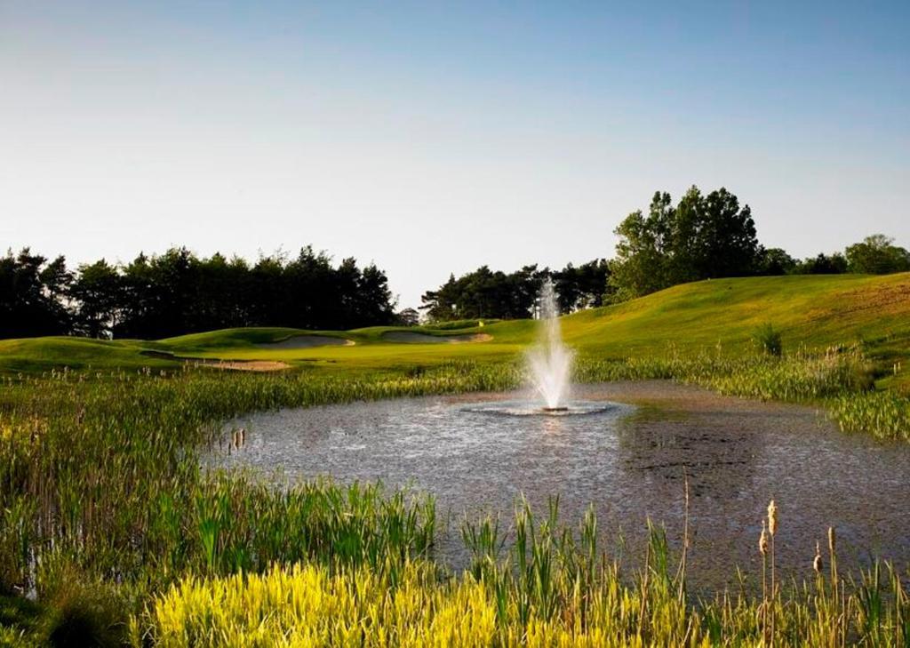 Tracy Park Hotel & Country Club Doynton Buitenkant foto